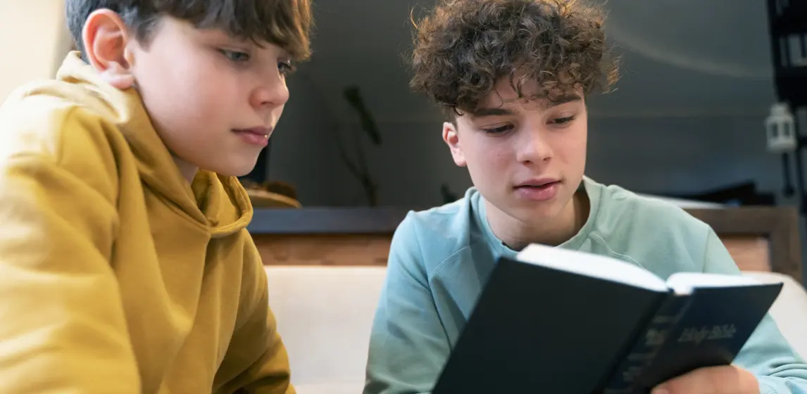 8 ways to read Scripture together in your youth ministry during Lent